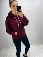 Kivikestega kapuutsiga pusa