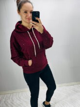 Kivikestega kapuutsiga pusa