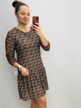 All osas volangiga kleit