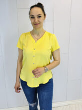 Eest nööpkaunistusega pluus